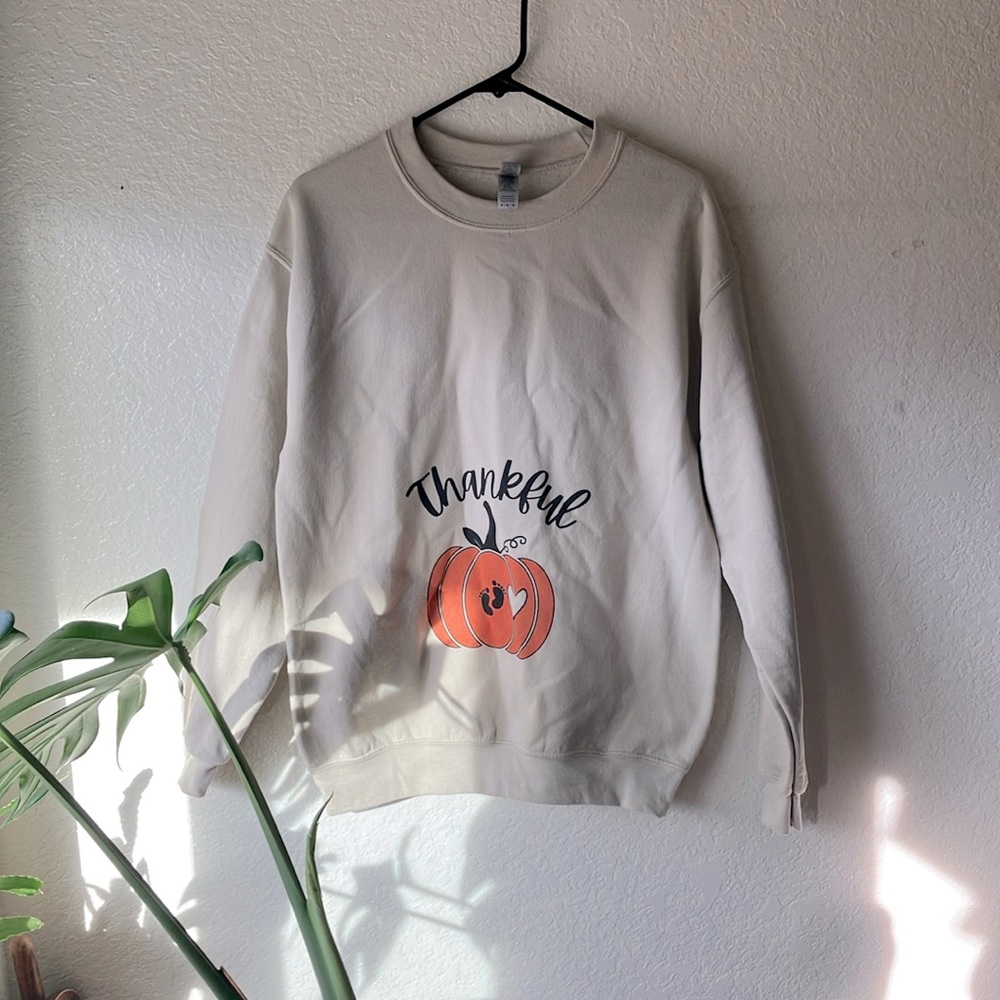 Gilden Thankful Cream w. Orange Pumpkin Black Baby Footprints Sweatshirt wmns M